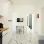 Free Parking Elmi - Due Passi Dal Maggiore * 阿罗纳