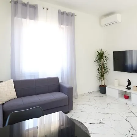 Free Parking Elmi - Due Passi Dal Maggiore