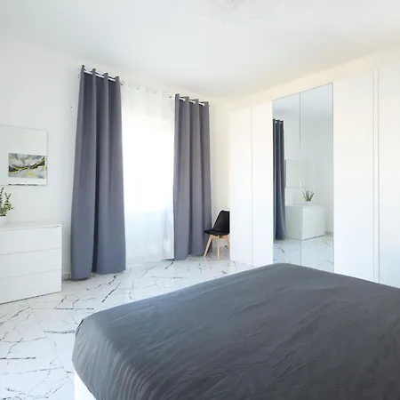 Free Parking Elmi - Due Passi Dal Maggiore Lejlighed