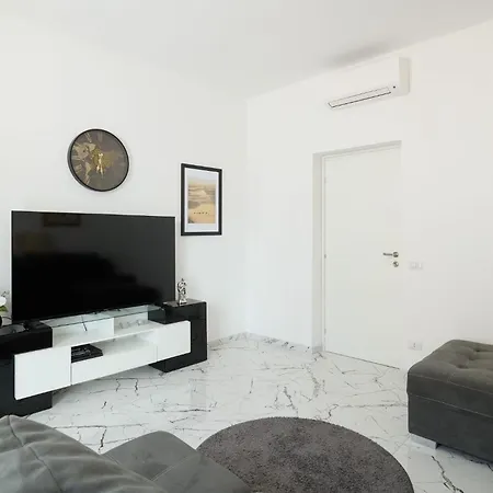 Free Parking Elmi - Due Passi Dal Maggiore