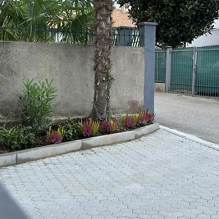 Free Parking Elmi - Due Passi Dal Maggiore 阿罗纳