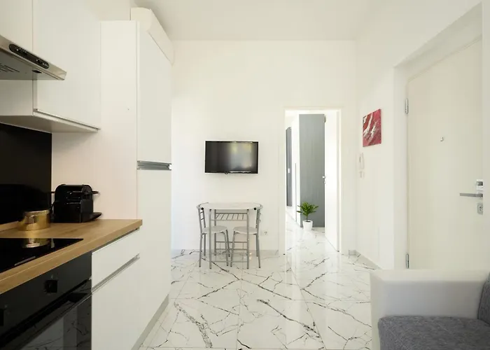 Free Parking Elmi - Due Passi Dal Maggiore * 아로나