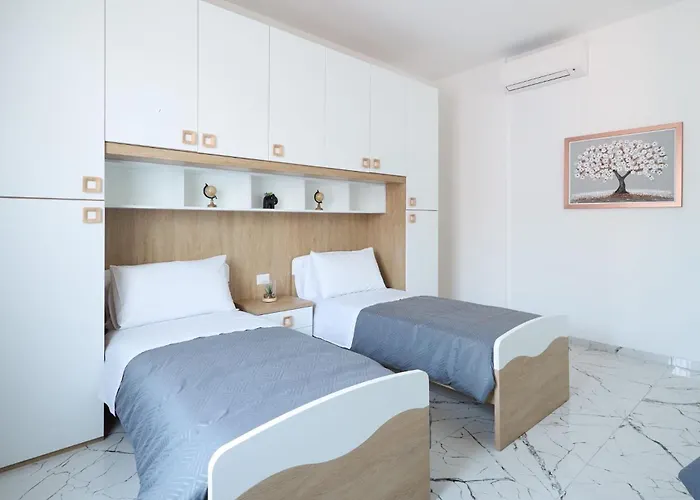 Free Parking Elmi - Due Passi Dal Maggiore דירה