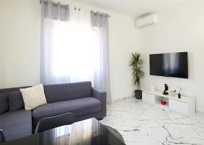 Free Parking Elmi - Due Passi Dal Maggiore