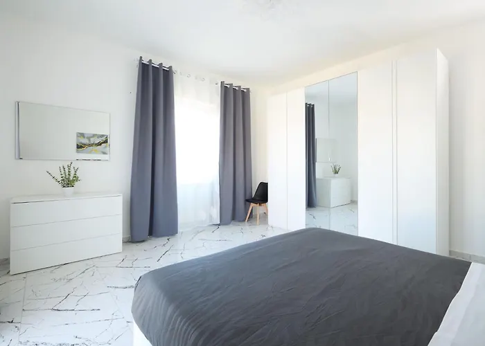 Free Parking Elmi - Due Passi Dal Maggiore 아파트