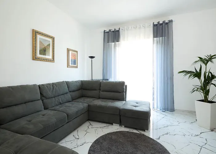 Free Parking Elmi - Due Passi Dal Maggiore * Arona