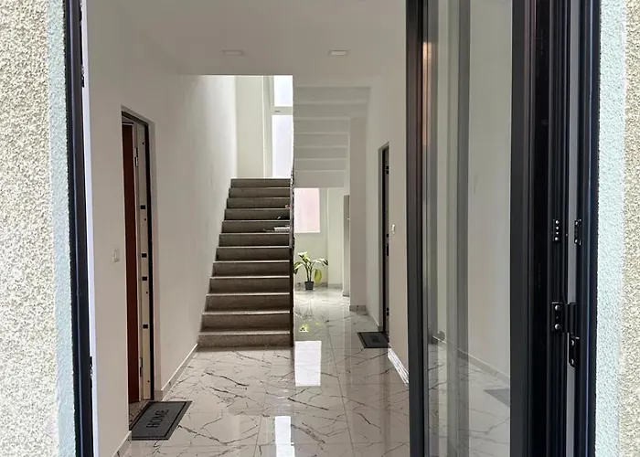 Free Parking Elmi - Due Passi Dal Maggiore דירה