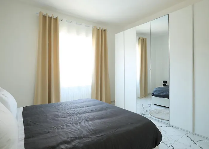 Free Parking Elmi - Due Passi Dal Maggiore ארונה