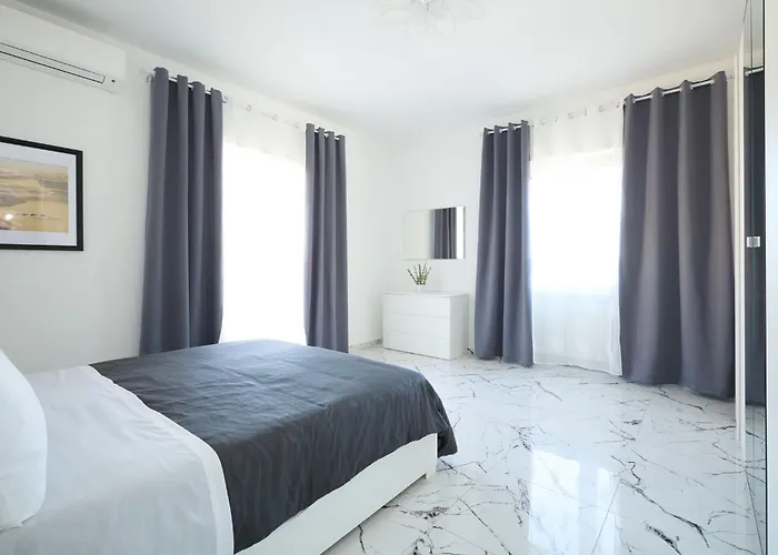 Free Parking Elmi - Due Passi Dal Maggiore 아파트