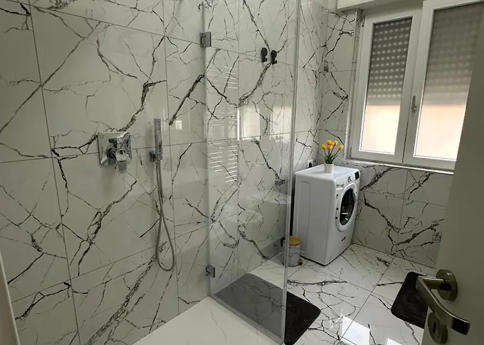 Free Parking Elmi - Due Passi Dal Maggiore * ארונה