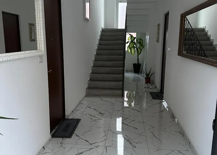 Free Parking Elmi - Due Passi Dal Maggiore * 아로나