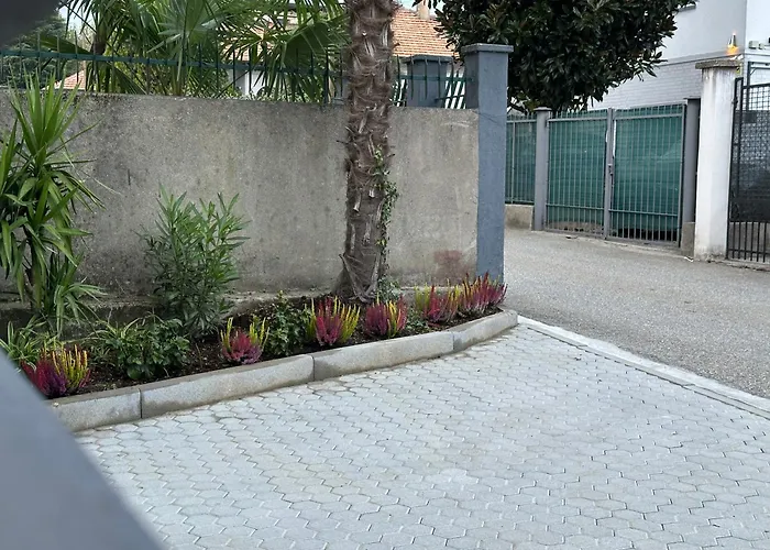 Free Parking Elmi - Due Passi Dal Maggiore 아로나